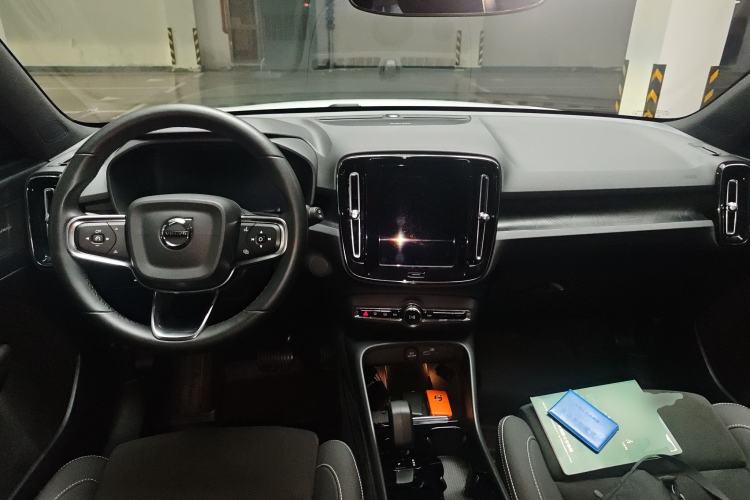 Used Volvo XC40 New Energy 2023 Long-Range PRO Version Center Console