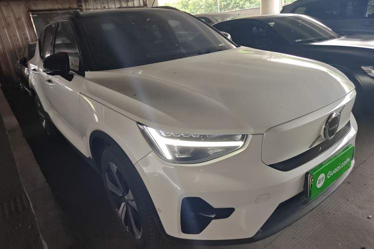 Used Volvo XC40 New Energy 2023 Long-Range PRO Version Front Right 45 Deg