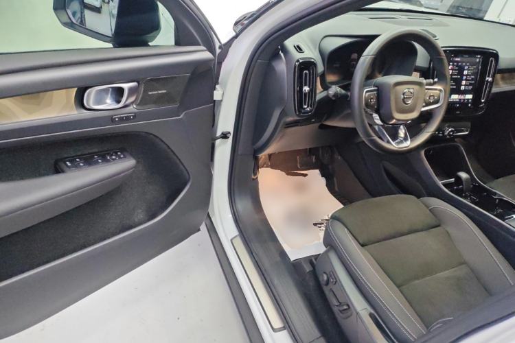 Used Volvo XC40 New Energy 2023 Long-Range PRO Version Interior 3
