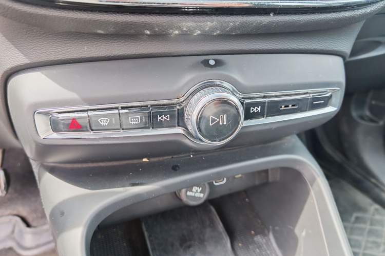 Used Volvo XC40 New Energy 2023 Long-Range Version Interior 5