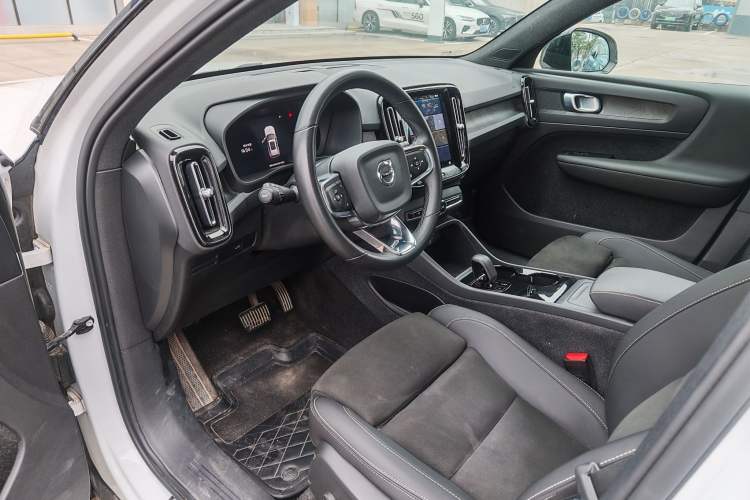 Used Volvo XC40 New Energy 2023 Long-Range Version Interior 5