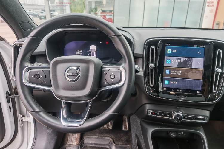 Used Volvo XC40 New Energy 2023 Long-Range Version Interior 7
