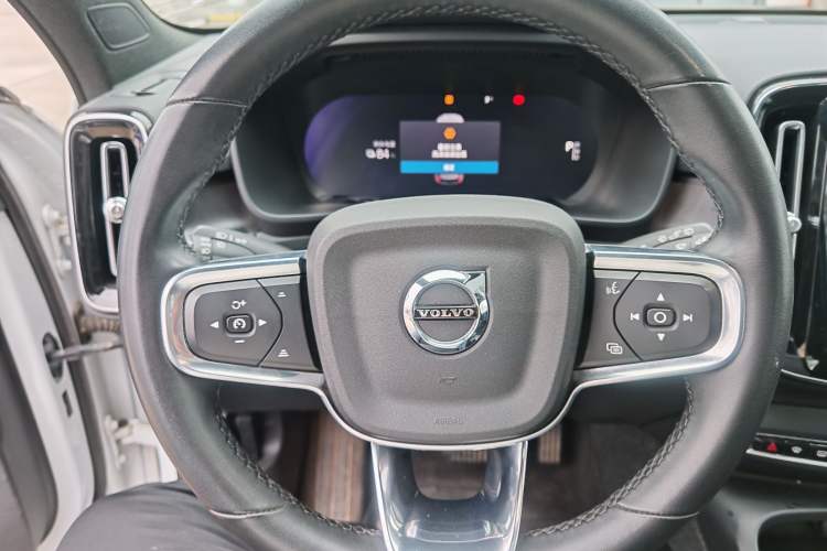 Used Volvo XC40 New Energy 2023 Long-Range Version Interior 8