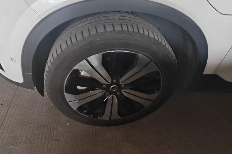 Used Volvo XC40 New Energy 2023 Long-Range PRO Version Left Front Wheel Hub