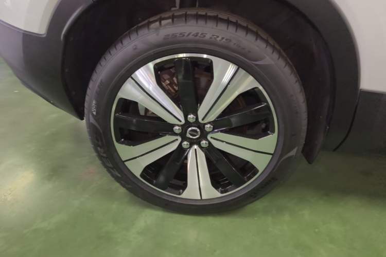 Used Volvo XC40 New Energy 2023 Long-Range Version Right Rear Wheel Hub