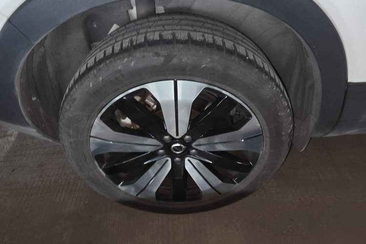 Used Volvo XC40 New Energy 2023 Long-Range PRO Version Right Rear Wheel Hub
