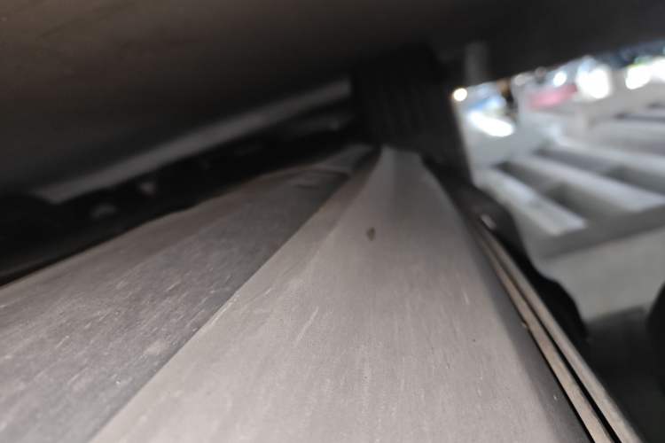 Used Volvo XC40 New Energy 2023 Long-Range PRO Version Right Side Sill