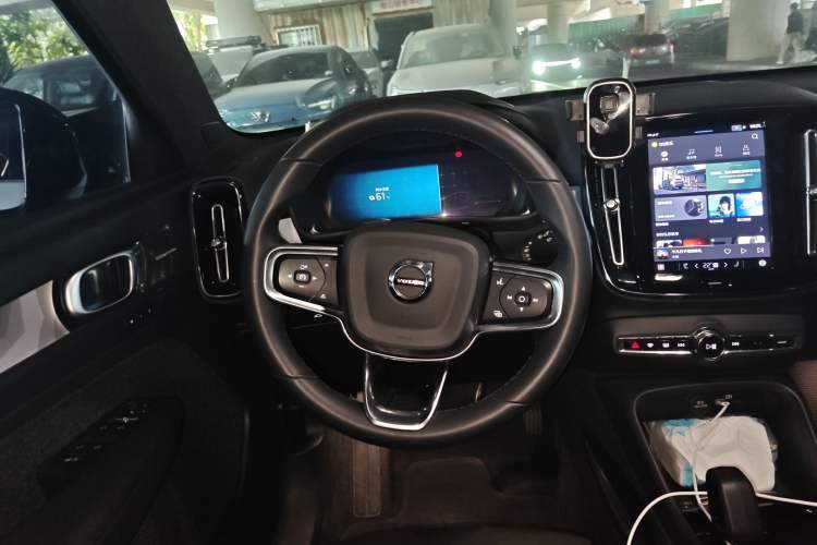 Used Volvo XC40 New Energy 2023 Long-Range PRO Version Steering Wheel