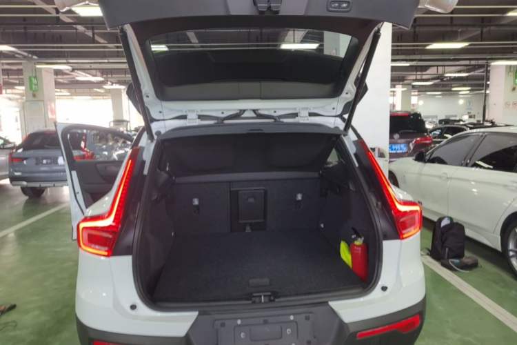 Used Volvo XC40 New Energy 2023 Long-Range Version Trunk