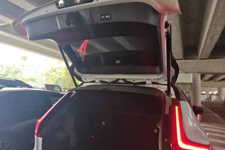 Used Volvo XC40 New Energy 2023 Long-Range PRO Version Trunk