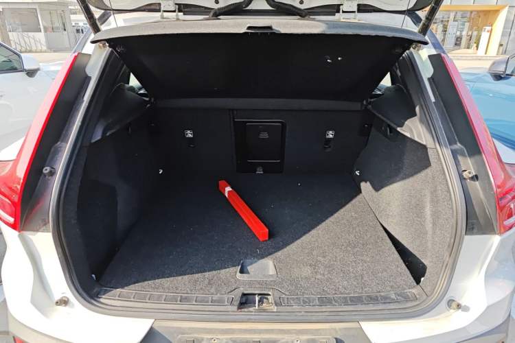 Used Volvo XC40 New Energy 2023 Long-Range Version Trunk
