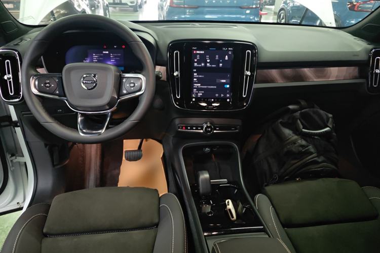Used Volvo XC40 New Energy 2024 Long-Range PRO Version Center Console