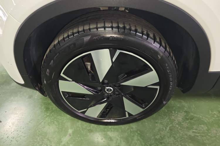 Used Volvo XC40 New Energy 2024 Long-Range PRO Version Exterior 4