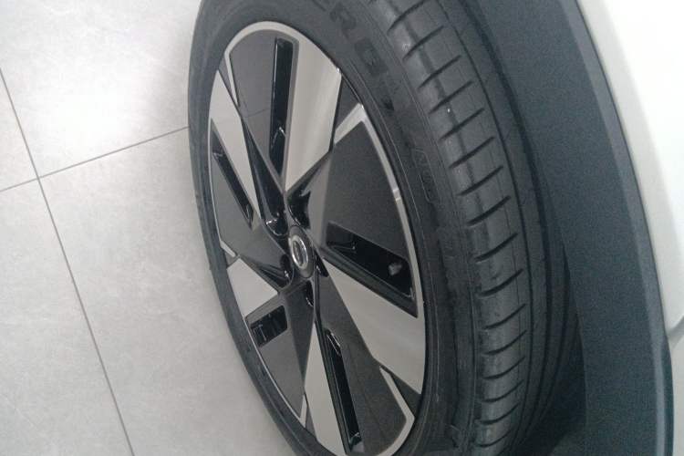 Used Volvo XC40 New Energy 2024 Long-Range PRO Version Exterior 8
