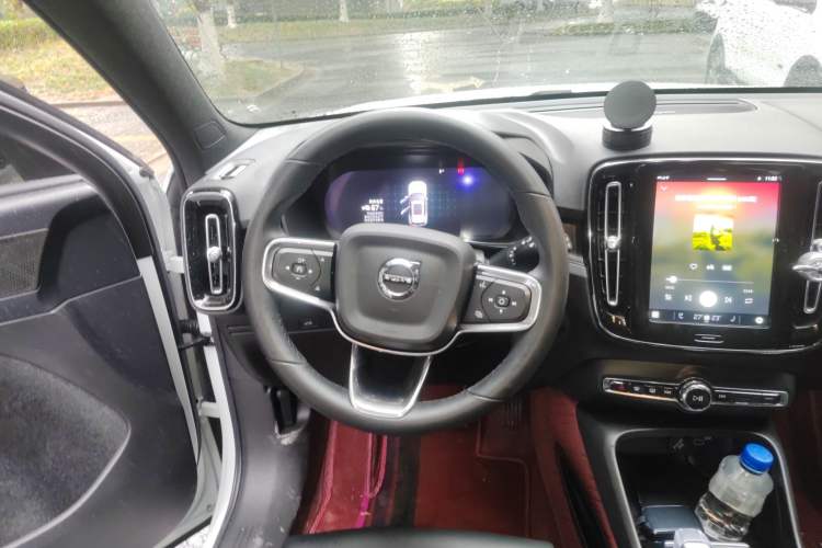 Used Volvo XC40 New Energy 2024 Long-Range PRO Version Steering Wheel