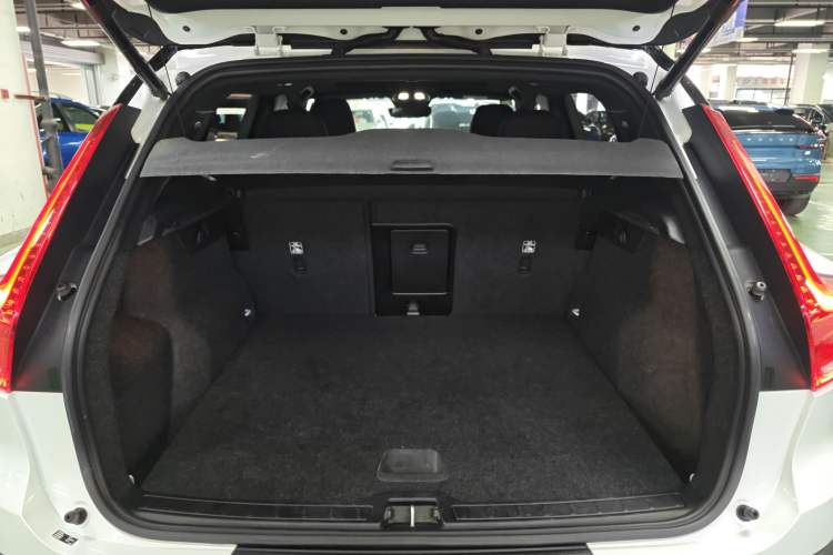 Used Volvo XC40 New Energy 2024 Long-Range PRO Version Trunk