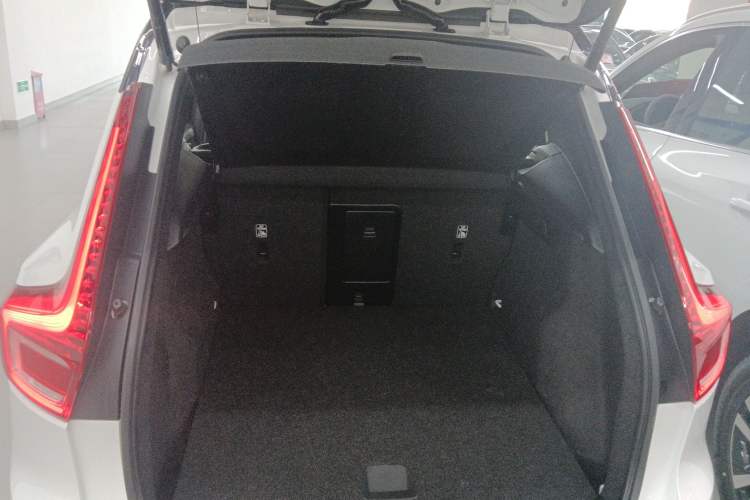 Used Volvo XC40 New Energy 2024 Long-Range PRO Version Trunk
