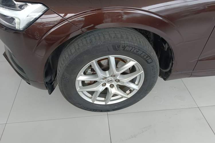 Used Volvo XC60 2019 T5 4x4 Smart Edition China V Standard Left Front Wheel Hub