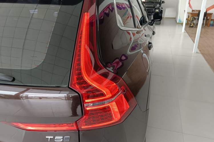 Used Volvo XC60 2019 T5 4x4 Smart Edition China V Standard Right Rear Taillight