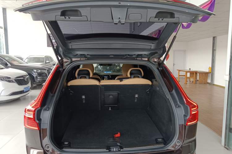 Used Volvo XC60 2019 T5 4x4 Smart Edition China V Standard Trunk