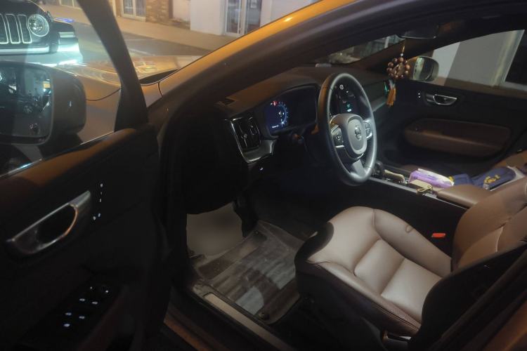 Used Volvo XC60 2023 B5 4x4 Smart Luxury Edition Driver Seat