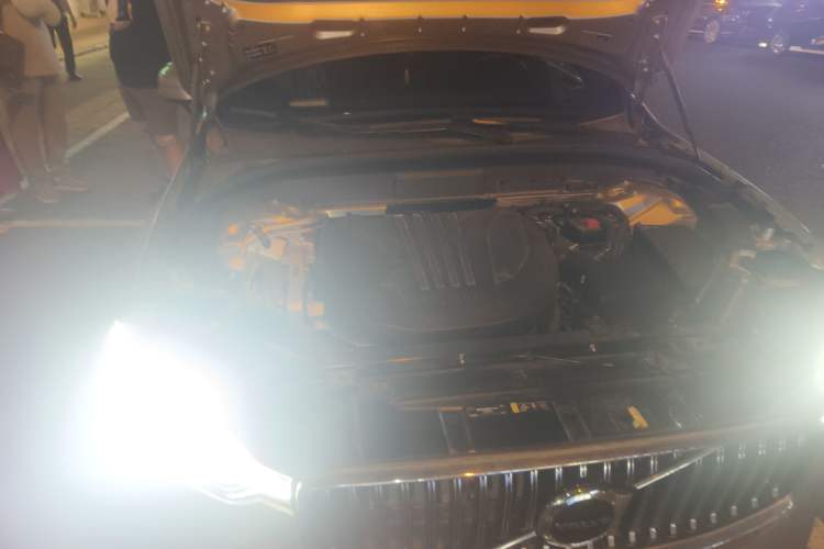 Used Volvo XC60 2023 B5 4x4 Smart Luxury Edition Engine Bay Right