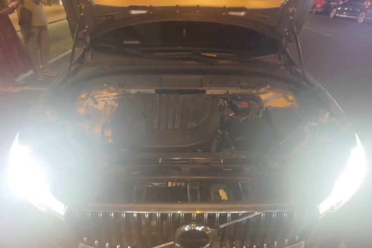 Used Volvo XC60 2023 B5 4x4 Smart Luxury Edition Engine Bay