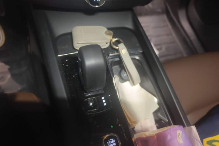 Used Volvo XC60 2023 B5 4x4 Smart Luxury Edition Gear Lever