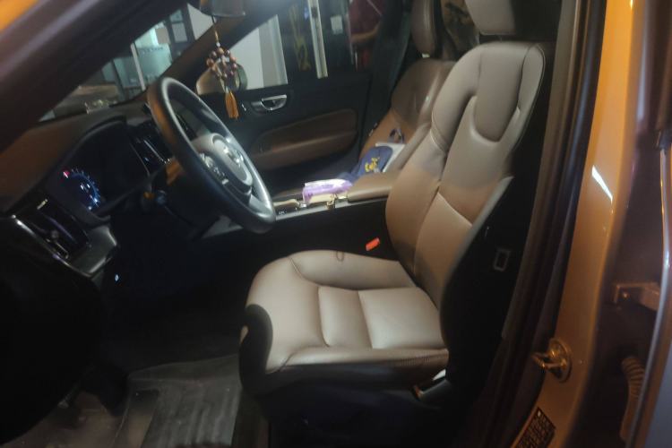Used Volvo XC60 2023 B5 4x4 Smart Luxury Edition Left Front Seat