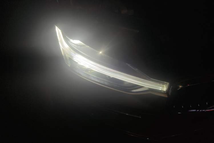 Used Volvo XC60 2023 B5 4x4 Smart Luxury Edition Right Front Headlight