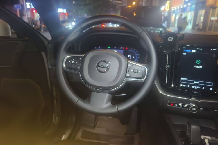Used Volvo XC60 2023 B5 4x4 Smart Luxury Edition Steering Wheel
