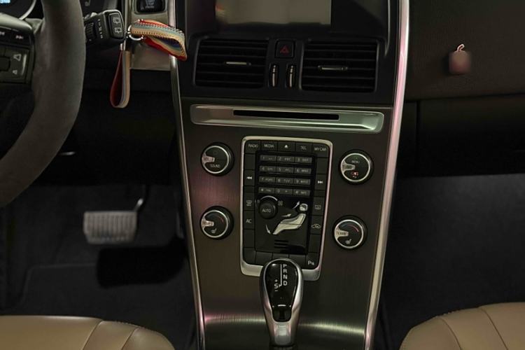 Used Volvo XC60 2014 T5 Zhiyi Edition Audio And AC Panel