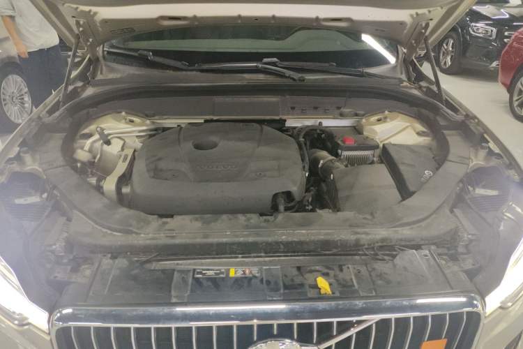Used Volvo XC60 2021 T5 4x4 Smart Luxury Edition Engine Bay