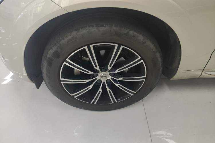 Used Volvo XC60 2021 T5 4x4 Smart Luxury Edition Exterior 1