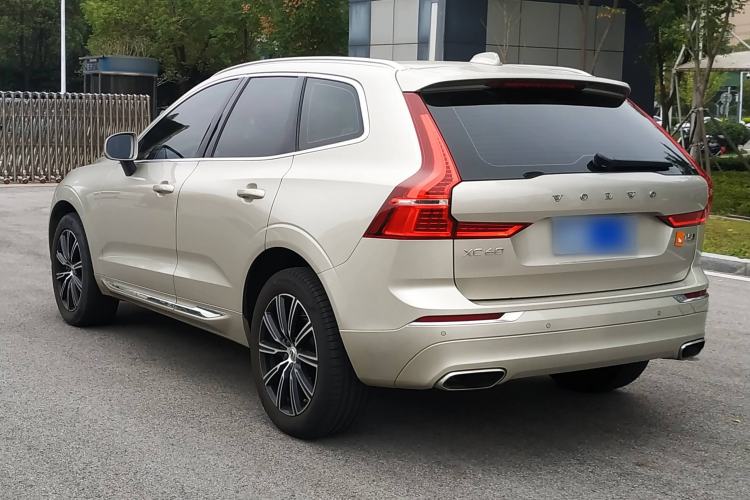 Used Volvo XC60 2021 T5 4x4 Smart Luxury Edition Exterior 3