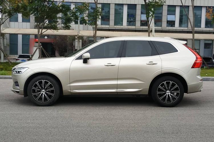 Used Volvo XC60 2021 T5 4x4 Smart Luxury Edition Exterior 8