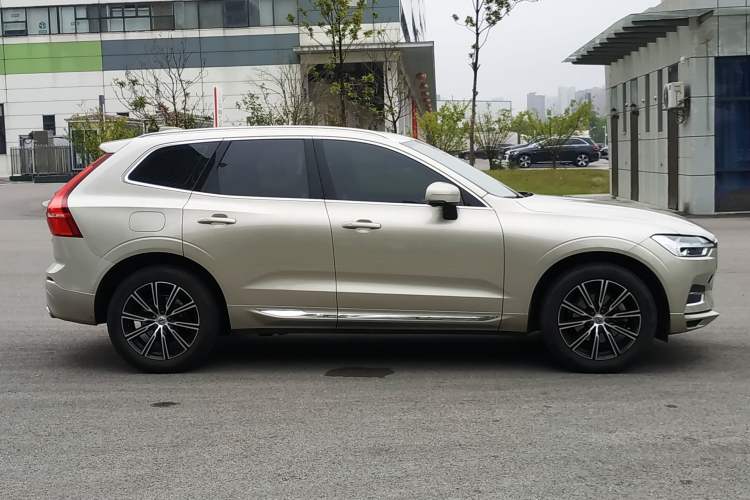Used Volvo XC60 2021 T5 4x4 Smart Luxury Edition Exterior 9