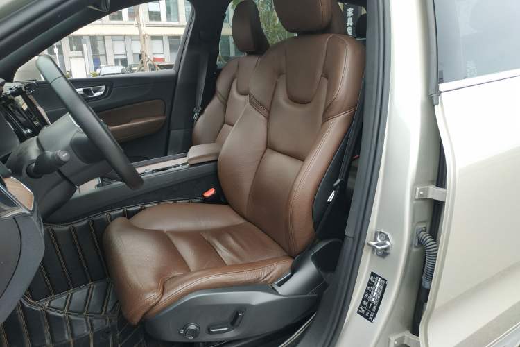 Used Volvo XC60 2021 T5 4x4 Smart Luxury Edition Left Front Seat