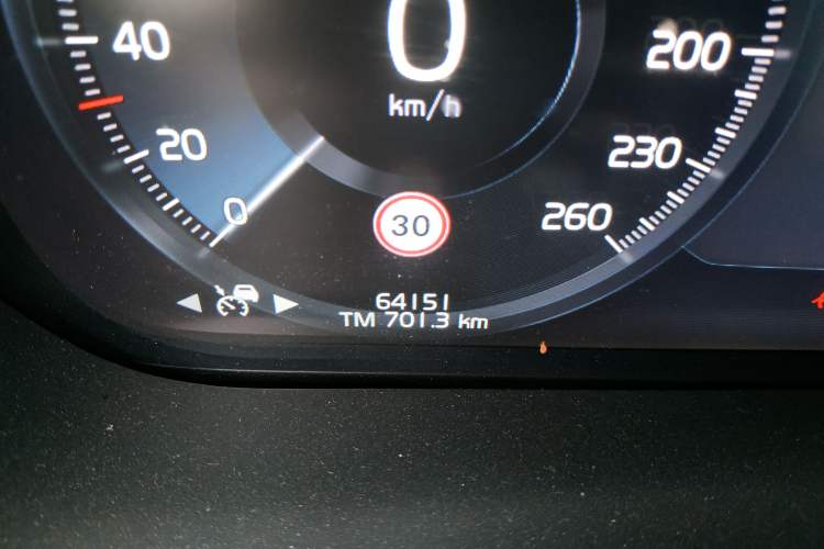 Used Volvo XC60 2021 T5 4x4 Smart Luxury Edition Odometer Close Up