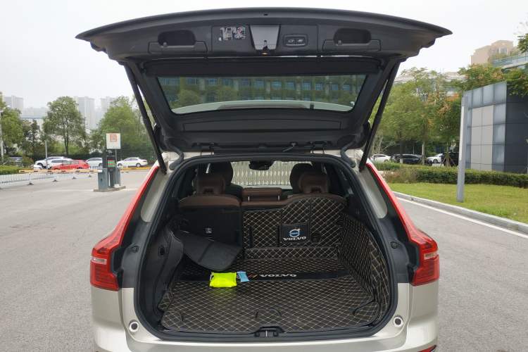 Used Volvo XC60 2021 T5 4x4 Smart Luxury Edition Trunk