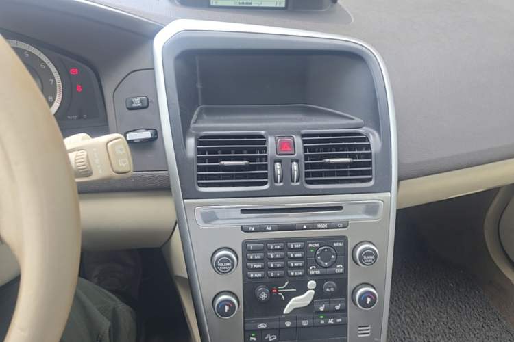 Used Volvo XC60 2009 T6 AWD Zhiya Edition Audio And AC Panel
