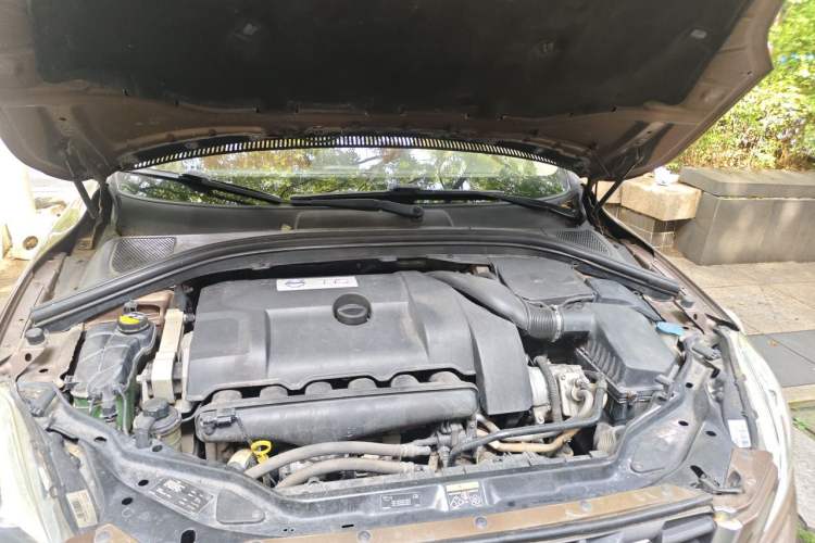 Used Volvo XC60 2009 T6 AWD Zhiya Edition Engine Bay