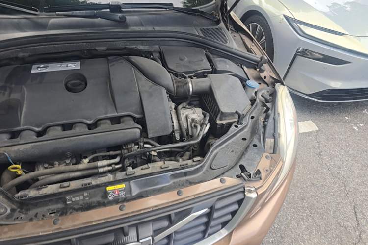 Used Volvo XC60 2009 T6 AWD Zhiya Edition Engine Bay Left