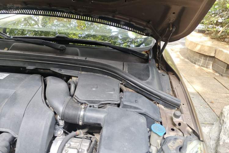 Used Volvo XC60 2009 T6 AWD Zhiya Edition Engine Bay Left