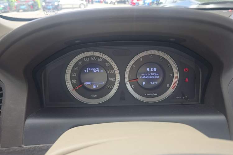 Used Volvo XC60 2009 T6 AWD Zhiya Edition Odometer Close Up