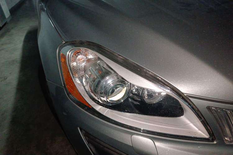 Used Volvo XC60 2009 T6 AWD Prestige Edition Right Front Headlight