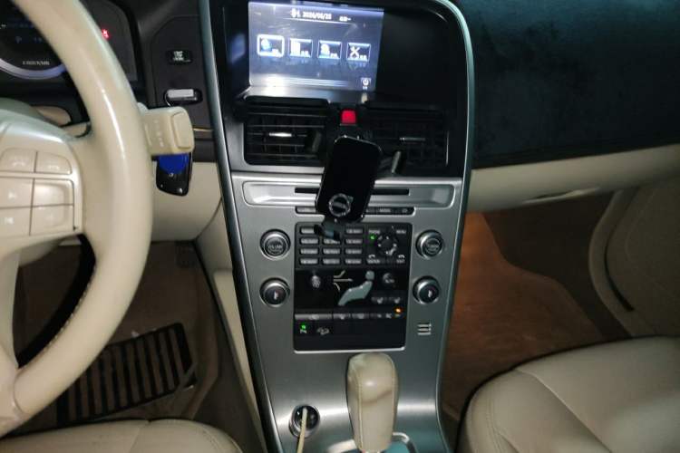 Used Volvo XC60 2010 T6 AWD Zhiya Edition Audio And AC Panel