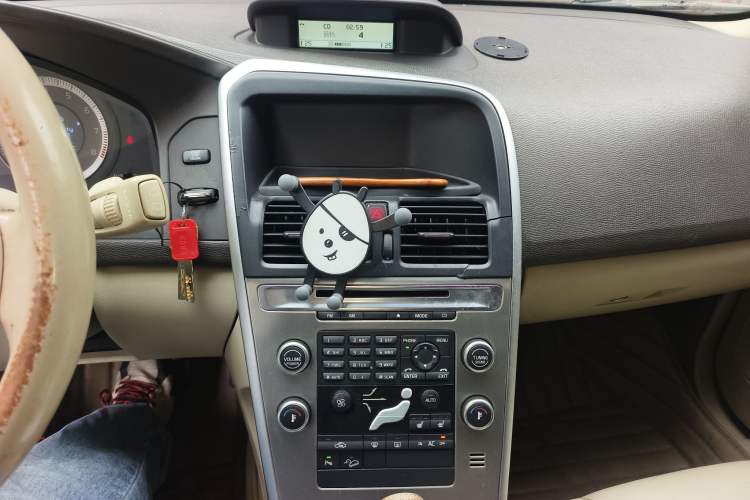 Used Volvo XC60 2010 T6 AWD Zhiya Edition Audio And AC Panel