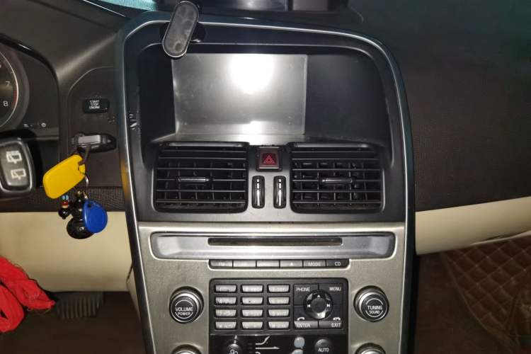 Used Volvo XC60 2010 T6 AWD Zhiya Edition Audio And AC Panel