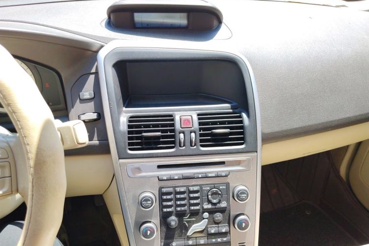 Used Volvo XC60 2010 T6 AWD Zhiya Edition Audio And AC Panel